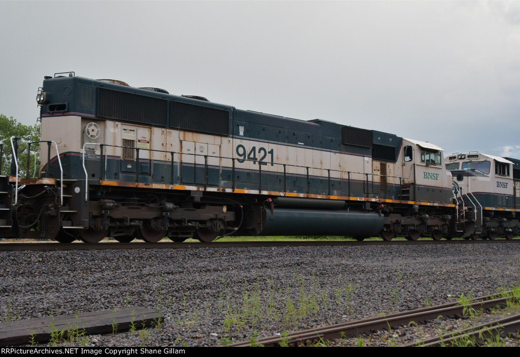 BNSF 9421 Roster shot.